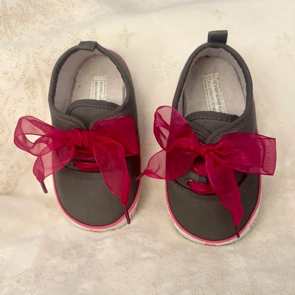 🎉 HOST PICK🎉 Children’s Shoes NWOT Grey with Pink Ribbon Sz 18 - 24 months - Picture 5 of 5